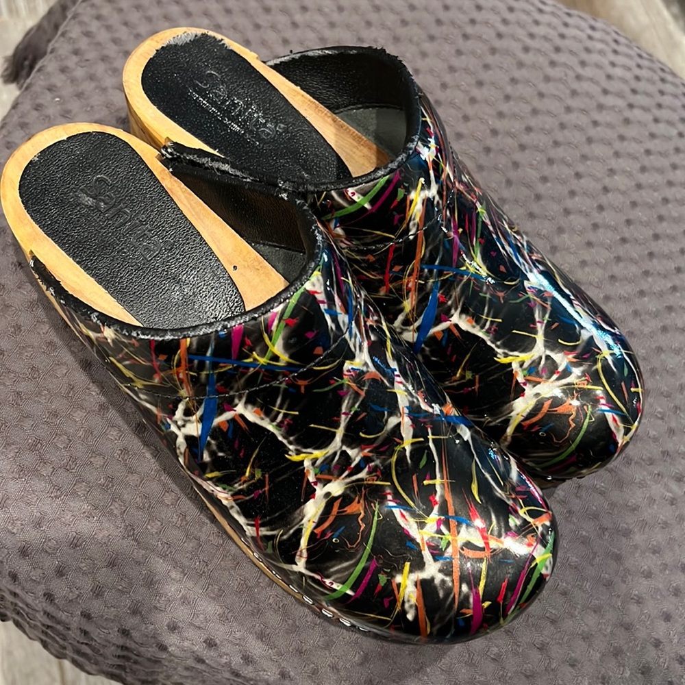 Sanita clogs size 39 swirl patent